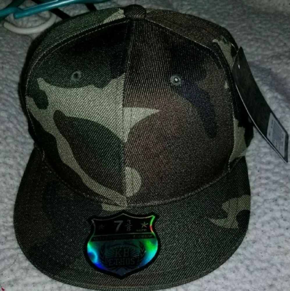 Camo fitted hat size 7 3/8